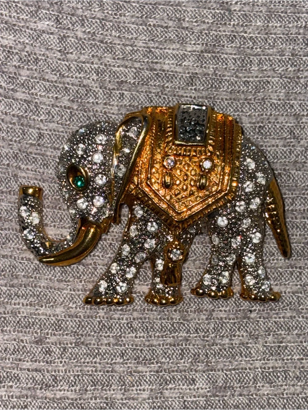Vintage gold tone clear rhinestone encrusted elephant brooch w green rhinestone